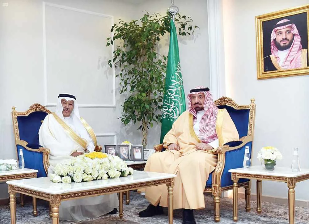 Najran Gov. Prince Jalawi bin Abdul Aziz bin Musaed reviews the secretariat’s efforts to fight the novel coronavirus. (SPA)
