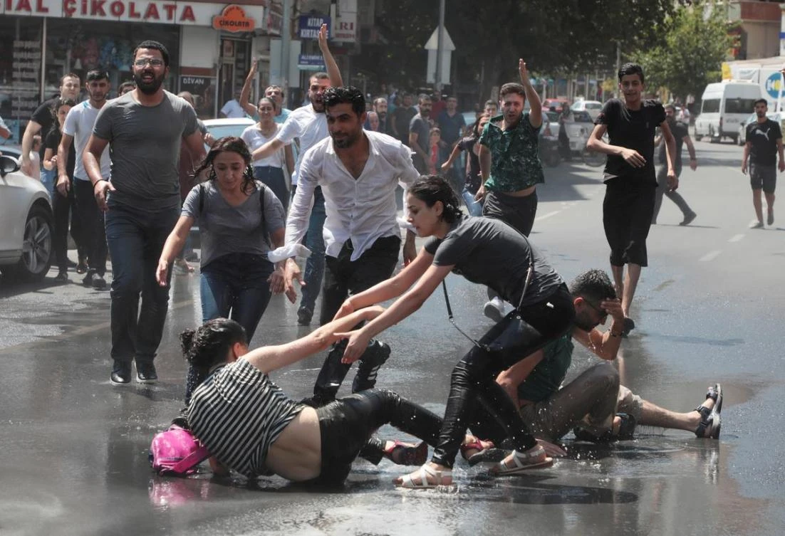 Turkey dismisses eight more pro-Kurdish mayors