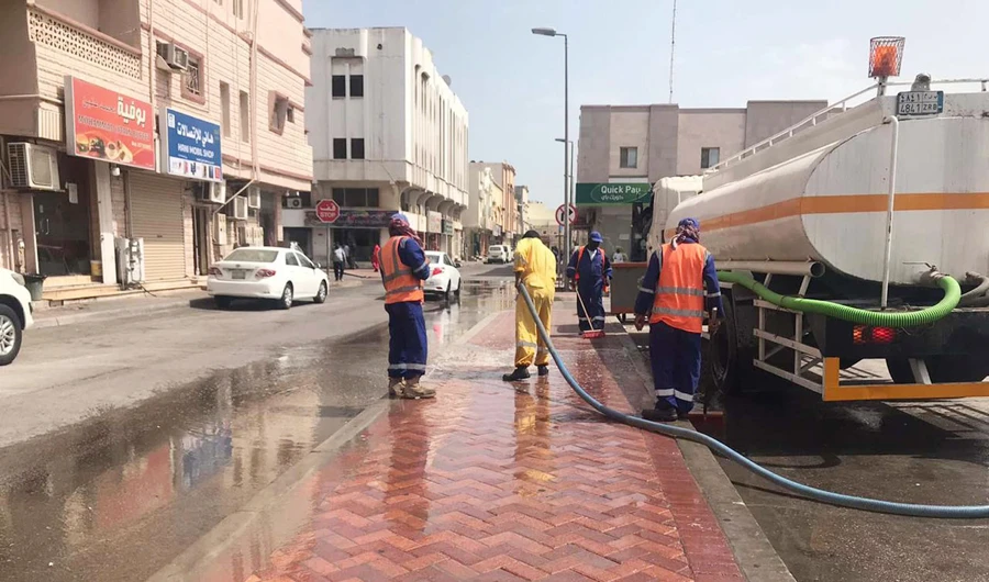 The Eastern Province municipality is carrying out a special campaign in several cities during which workers will use disinfectants at public spots to effectively fight the spread of coronavirus in the Kingdom. (SPA)