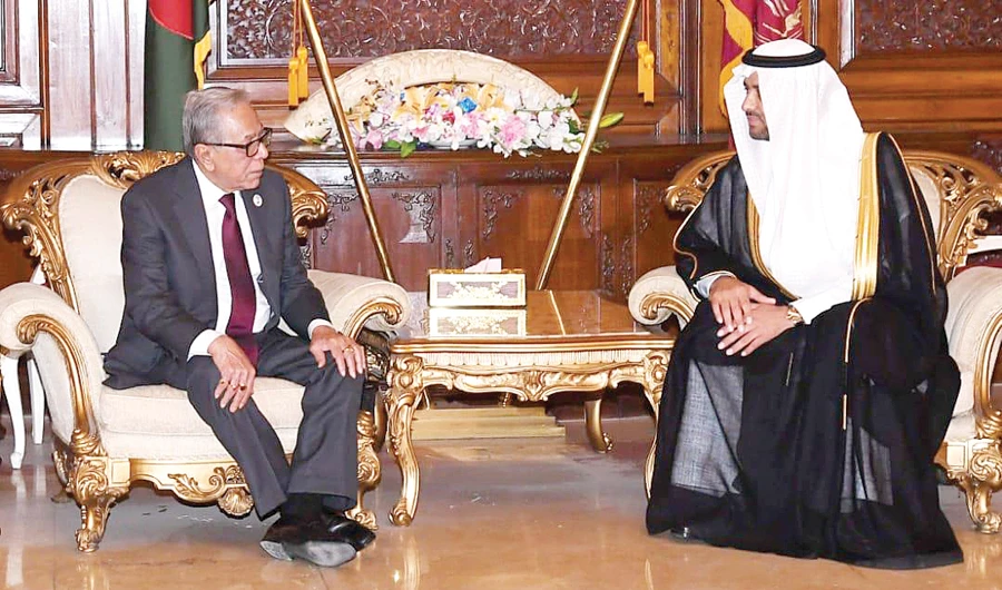 Saudi Ambassador to Bangladesh Issa bin Youssef Al-Dahilan presents his credentials to President Mohammad Abdul Hamid on Monday. (SPA)