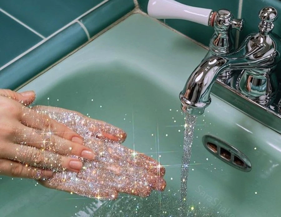 Experts say that one of the most effective ways to protect oneself from the novel coronavirus is to wash hands rigorously. (Instagram/@sarashakeel)