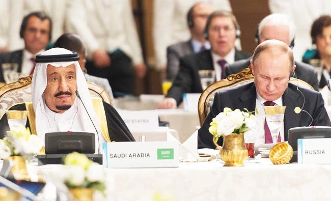 King Salman and President Putin at the G20 Summit in Antalya, Turkey, in this file photo taken on 15 Nov 2015. (AFP)