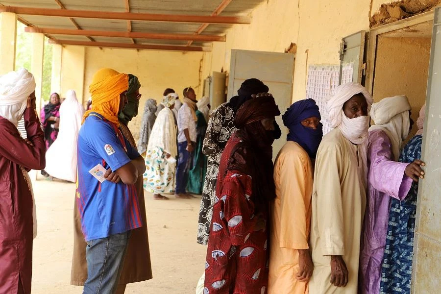 Voters stand in a queue to vote at a polling station during the parliamentary elections in Gao, Mali, on March 29, 2020. Malians headed to the polls on March 29, 2020. (File/AFP)