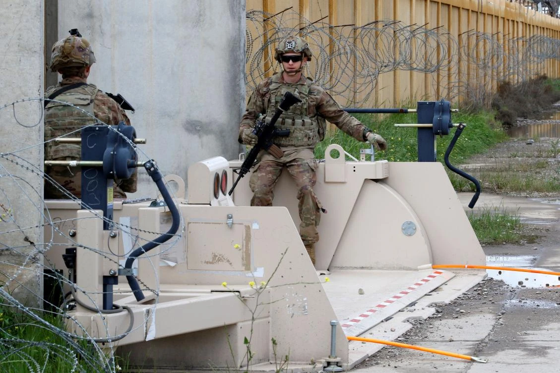 US soldiers stand guard before a handover ceremony of K-1 airbase from US-led coalition forces to Iraqi security forces, in Kirkuk governorate, Iraq March 29, 2020. (Reuters)