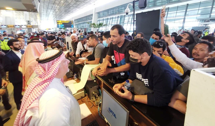 Saudi Ambassador to Indonesia Essam bin Abed Al-Thaqafi reassuring Saudis about their safe return to the Kingdom. Saudi missions around the world continue to provide advice and accommodation for stranded citizens. (Photos/Supplied)