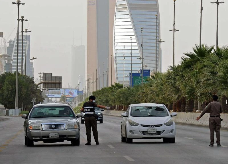 Saudi policemen man a checkpoint in the King Fahd main street in the capital Riyadh. (AFP)