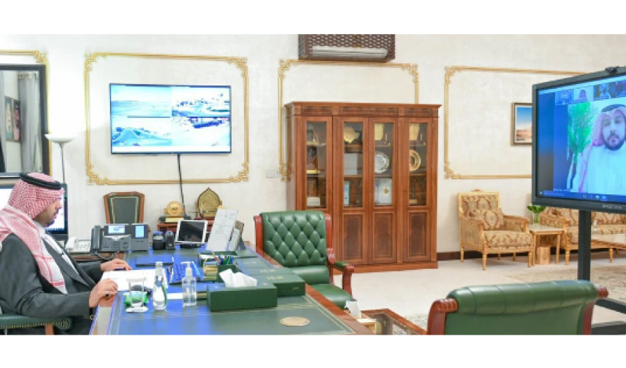 Northern Borders Region Gov. Prince Faisal bin Khalid bin Sultan bin Abdul Aziz chairs a virtual meeting in Arar on Tuesday. (SPA)