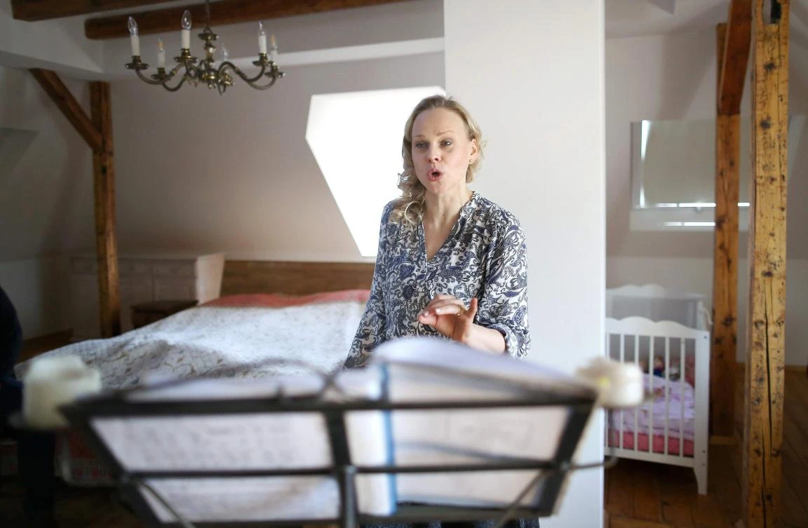 German sopranist and member of the ensemble of Leipzig's opera house (Oper Leipzig), Lilli Wuenscher sings at home, where she stays confined with her family due to the pandemic of the novel coronavirus, on April 3, 2020 on the outskirts of Leipzig, eastern Germany. The gates of the Leipzig Opera have been closed for about three weeks due to the novel corona pandemic - but the voices and instruments of the artists are far from silent. / AFP / Ronny Hartmann