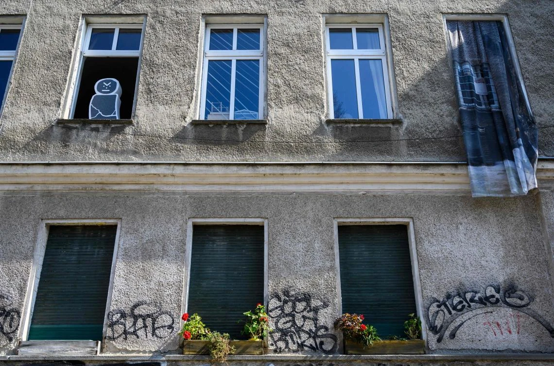 An art installation, part of the "Balconies, Life, Art, Pandemic, and Proximity" exhibition is seen in Berlin on April 12, 2020, amid a new coronavirus COVID-19 pandemic. Over 30 artists are taking part in the two-day exhibition which calls on "the artistic community living in [Berlin's district of] Prenzlauer Berg to activate / exhibit / inhabit / their windows and balconies on Easter Sunday and Monday". Curated by Ovul Durmusoglu and Joanna Warsza, the exhibition boasts "zero budget, no openings, no crowds, just a proposition of a stroll that would connect dots in solidarity and togetherness". / AFP / John MACDOUGALL
