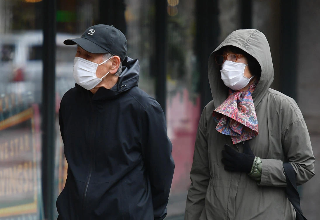 People wear face masks on April 03, 2020 in New York. (AFP/Angela Weiss)