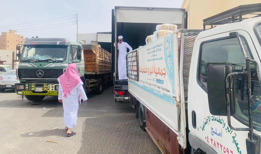 Authorities in Tabuk are carrying out a relief drive in partnership with the private sectors to help the needy people in the ongoing global health crisis. (SPA)