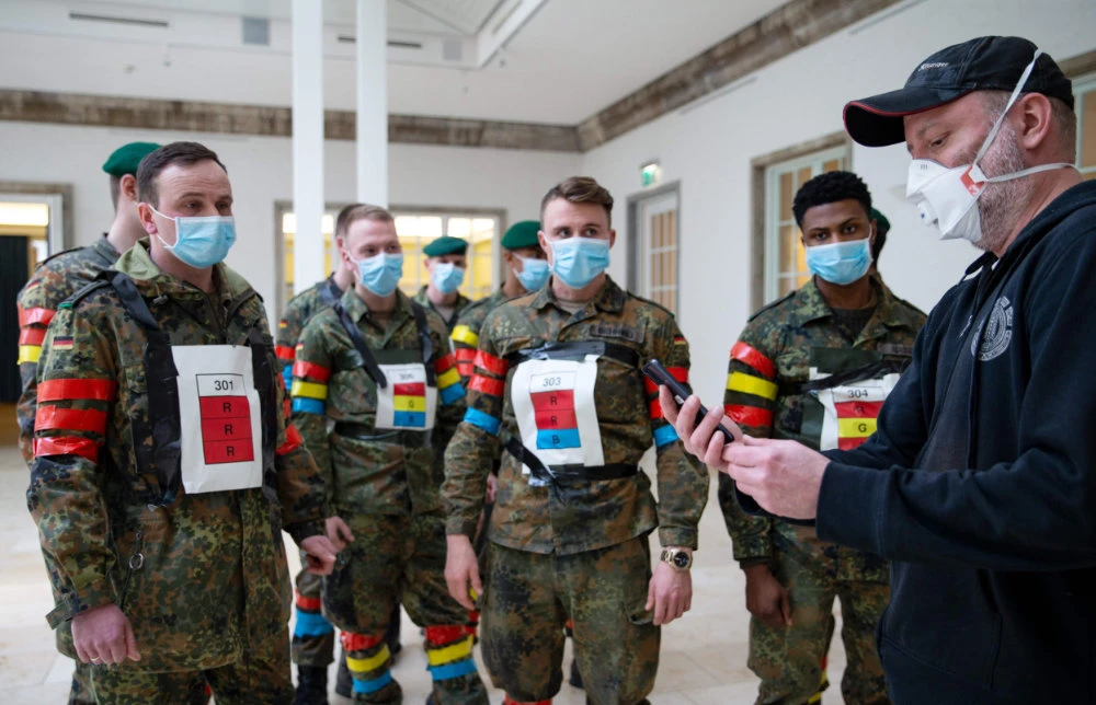 Smartphone war on coronavirus ‘puts privacy, freedoms at risk’