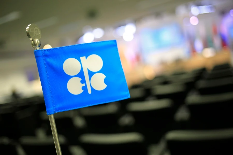 Saudi Arabia delays May crude prices until after OPEC+ meeting