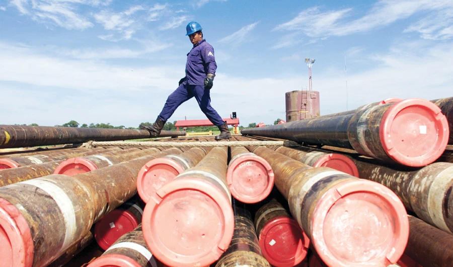 Chaos and scrambling in the US oil patch as prices plummet