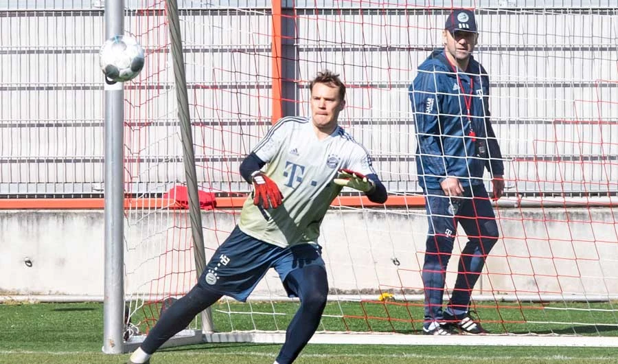 Bayern’s goalkeeper Manuel Neuer, left, and Bayern’s head coach Hansi Flick during a training session Monday. (EPA)
