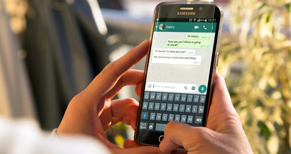 If a regularly forwarded message is received, the content will now include a double arrow symbol to alert the user to the message’s popularity. (Shutterstock)