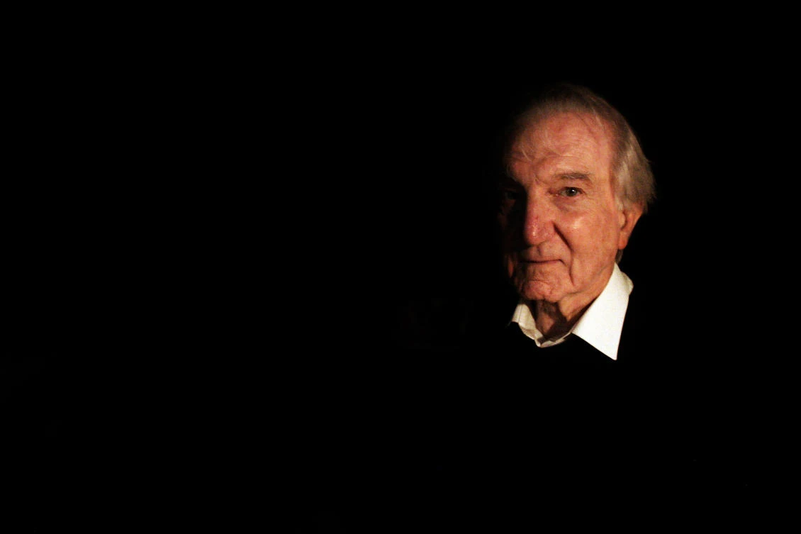Iraqi architect Rifat Chadirji takes a night walk by the sea near his house in the coastal Lebanese town of Halat. The "father" of Iraqi modern architecture, Rifat Chadirji, died late on April 10 in the United Kingdom after contracting the novel coronavirus, friends and Iraqi officials said. (File/AFP/Joseph Eid)