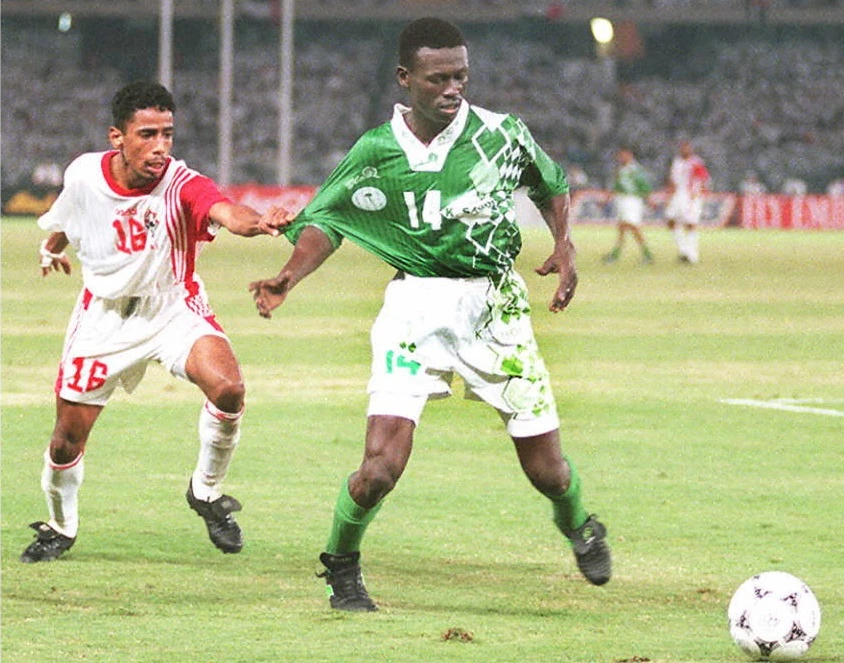 Saudi Arabian football player Khaled Massad (R) fighting for the ball with an Emirati player. (File/Rabih Moghrabi/AFP)