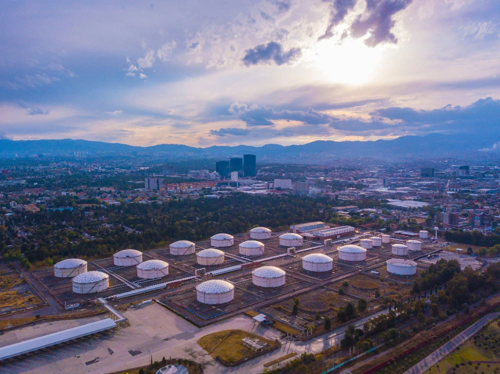 Pressure mounts on Mexico to agree oil cut deal