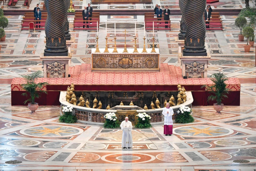 Pope Francis offers Easter prayers for virus victims, urges world leaders to make peace