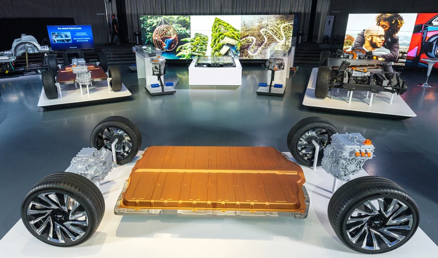 The electric vehicles will be powered by GM’s Ultium batteries while the exteriors and interiors will be designed by Honda.