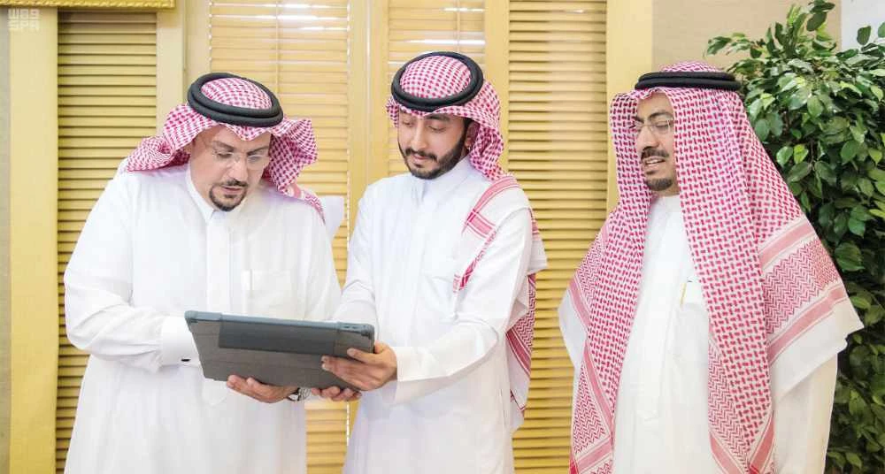 Qassim Gov. Prince Faisal bin Mishaal reviews initiative to assist the needy families during the coronavirus outbreak. (SPA)