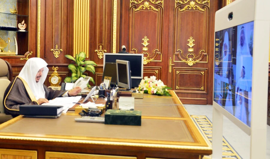 Saudi Shoura Council Speaker Dr. Abdullah Al-Asheikh chairs an online session of the council in Riyadh on Monday. (SPA)
