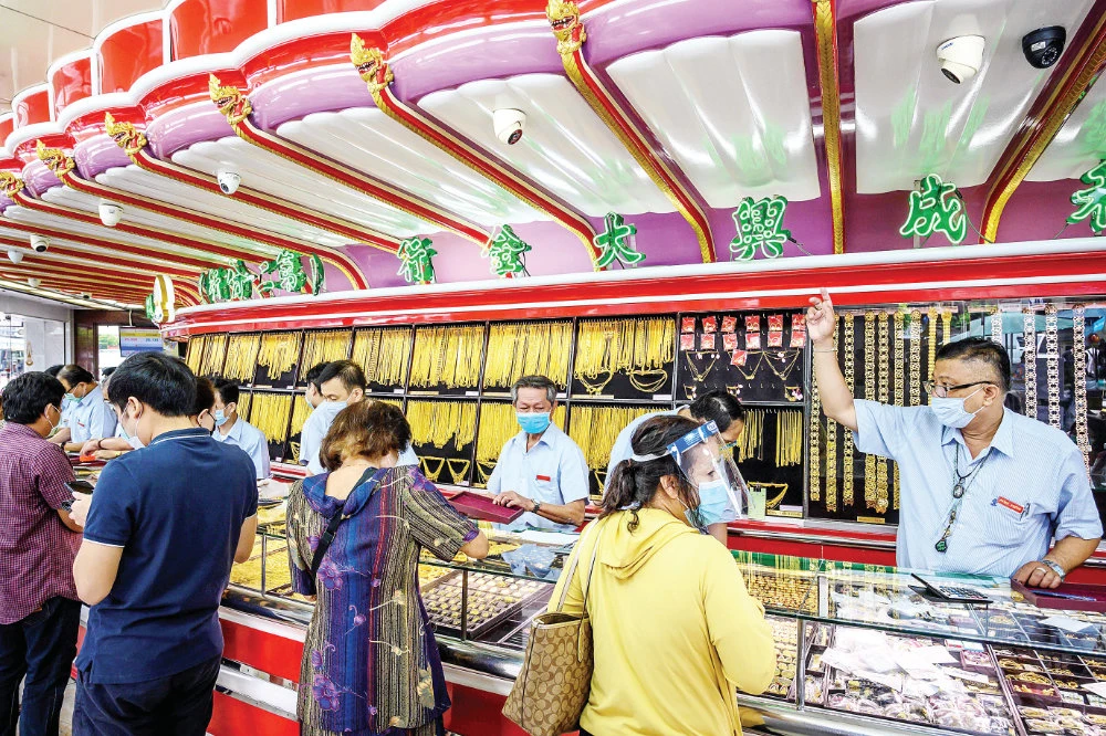 Gold glitters as Thais sell jewelry to make ends meet