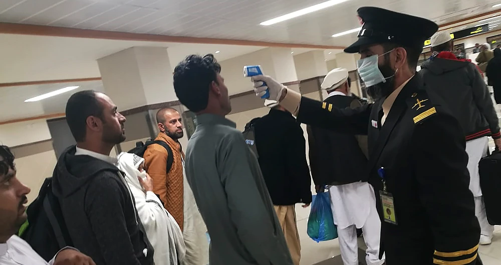 Government plans to bring back 6,000 stranded Pakistanis every week from April 20. (AFP)