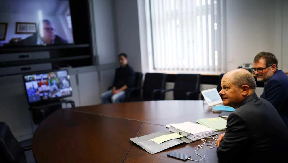 German Finance Minister Olaf Scholz awaits the start of the video conference of the G20 finance ministers and central bank governors in his ministry in Berlin, Germany, on April 15, 2020. (REUTERS/Hannibal Hanschke)