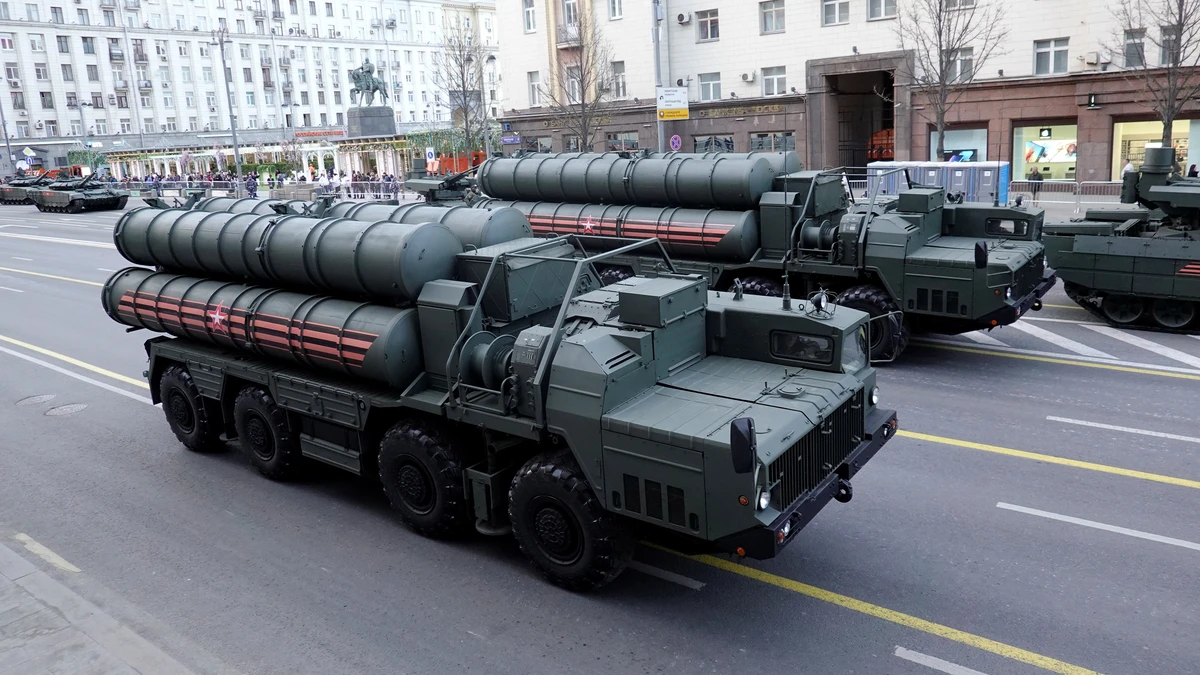 S-400 units in Tverskaya Street before a rehearsal for the Victory Day parade, which marks the anniversary of the victory over Nazi Germany in World War II, Moscow, April 29, 2019. (Reuters)