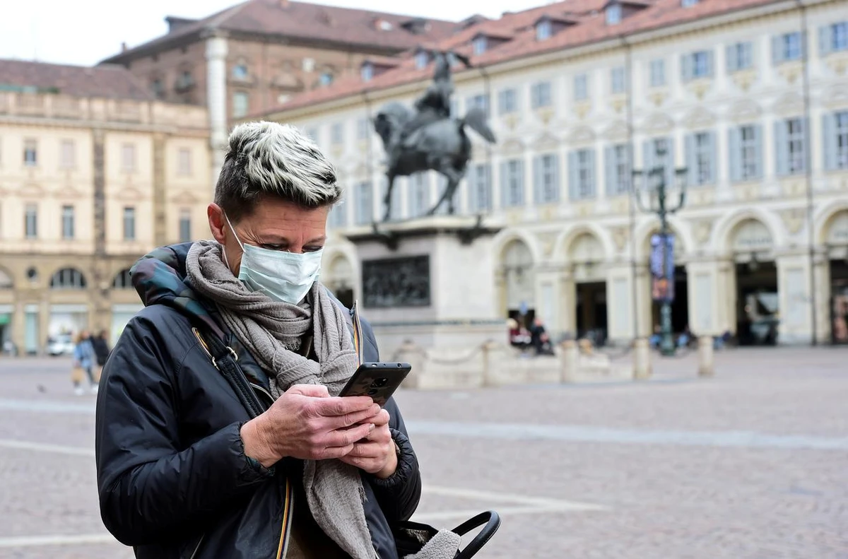 As part of efforts to lift the nationwide lockdown as soon as possible, Coronavirus Procurement Commissioner Domenico Arcuri on Friday approved a deal for a tracking app to help in the battle against COVID-19. (Reuters/File Photo)