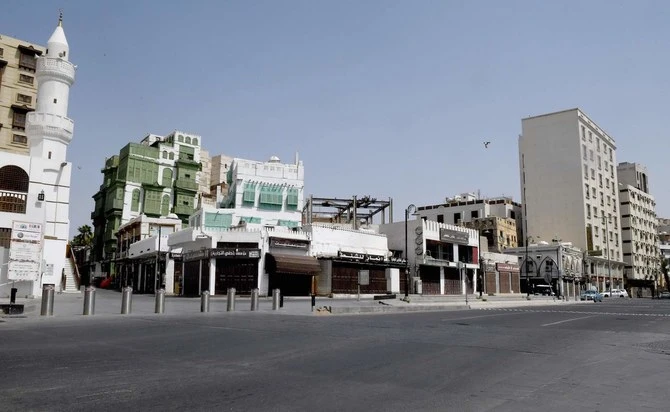 Health inspectors of the municipality of Jeddah have followed up on various businesses in a bid to enforce sanitation standards and decrease the spread of the novel coronavirus. (SPA/File)