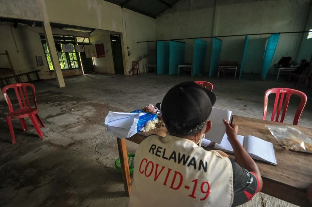 A volunteer keeps watch at a quarantine facility, a repurposed abandoned house believed by some locals to be haunted at Sepat village in Sragen, Central Java, on April 21, 2020. (AFP)