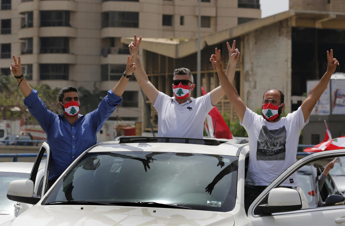 Lebanese protesters back on the streets... in their cars