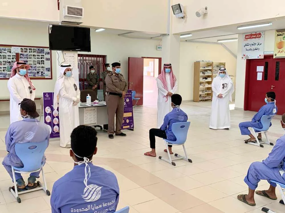 The governor of Rafha town in Saudi Arabia's Northern Borders Region inspects schoolbuildings that have been temporarily allocated for the residence of expatriate workers. (SPA)