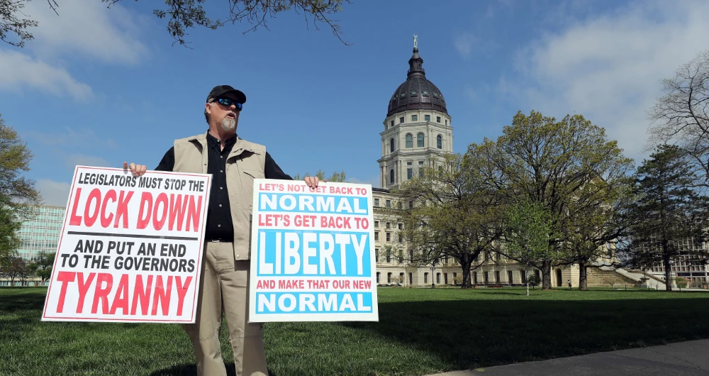 A man protests against the lockdown at Kansas State Capitol, United States. (Getty/AFP)