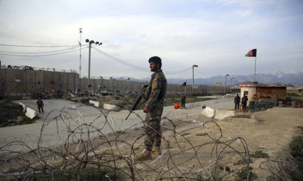 Afghan National Army soldiers stands guard at a checkpoint near the Bagram base in northern Kabul, Afghanistan, Wednesday, April 8, 2020. (AP)