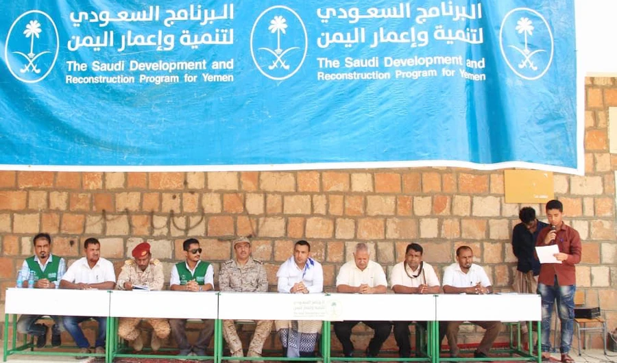 The project in Socotra covers 27 schools and comprises seats and desks, benefiting 4,000 students. (SPA)