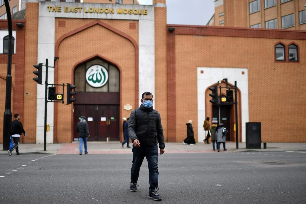The East London Mosque and London Muslim Center is broadcasting Qur’an recitations and talks daily during Ramadan. (File/AFP)