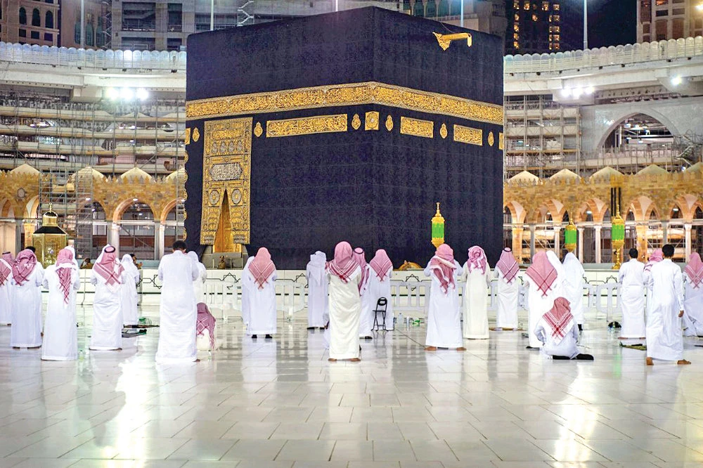 Worshippers observe proper distance while praying at the Kaaba at the Grand Mosque in Makkah on Sunday. (SPA)