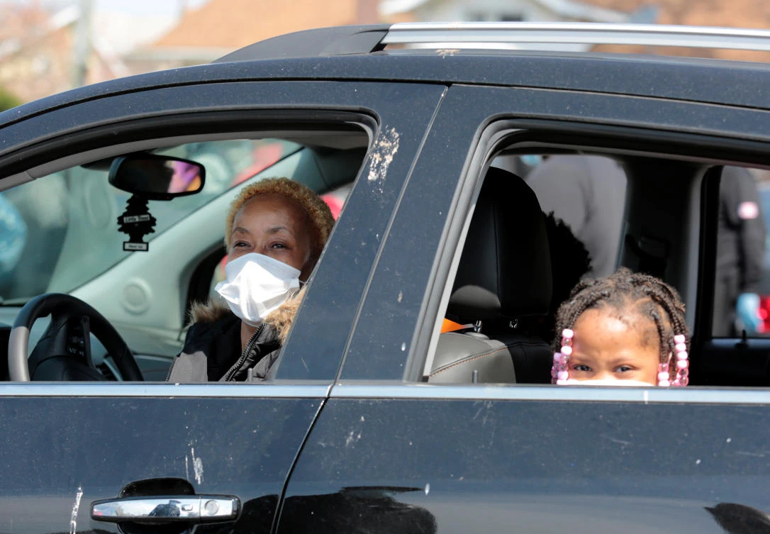 Detroit resident Edna Parran waits in her car with her granddaughter to be tested for free for the coronavirus disease (COVID-19) at the Sheffield Center in Detroit, Michigan, U.S., April 28, 2020. (Reuters)