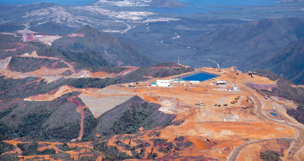 Glencore slashes spending, debt to ride out pandemic