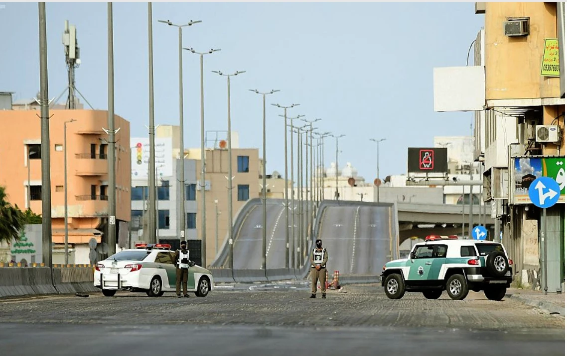 Saudi security forces a checkpoint during curfew in Dammam city, Saudi Arabia April 05, 2020. (SPA photo)
