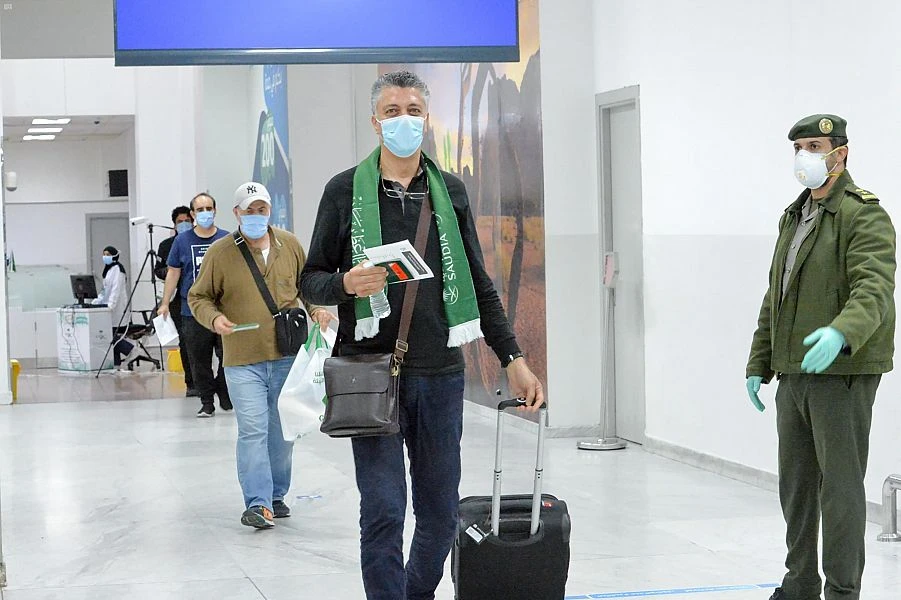 Passengers were then transported to guesthouses which have been designated as quarantine centers, where they will remain for 14 days.(SPA)