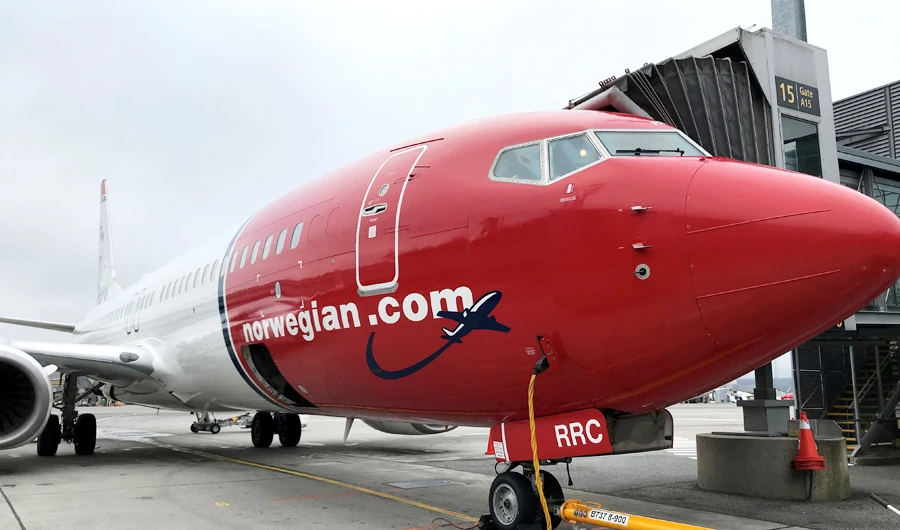 A Norwegian Air plane is refuelled at Oslo Gardermoen airport, Norway November 7, 2019. (Reuters))