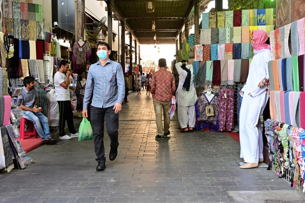 The UAE non-oil private sector also fell to a record rate for the second month running in April, as lockdown measures to fight the coronavirus pandemic piled pressure on an already sluggish economy. (File/AFP)
