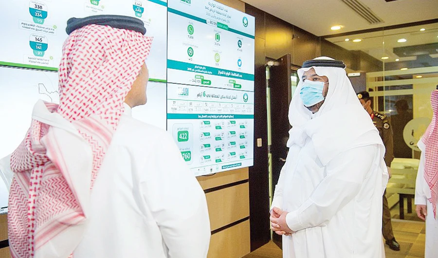 Riyadh Deputy Gov. Prince Mohammed bin Abdulrahman bin Abdul Aziz, right, visits the Command and Control Center of the region on Tuesday. (SPA)