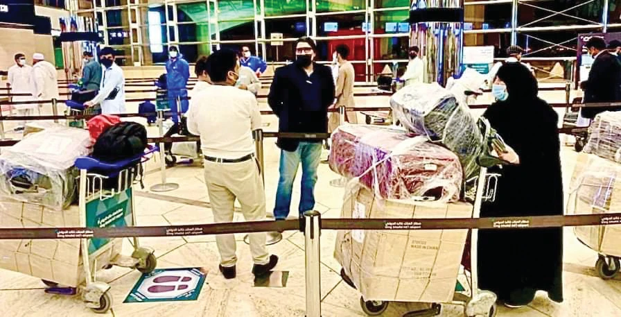 Diplomatic Quarter: Pakistani ambassador sends off  first batch of stranded nationals