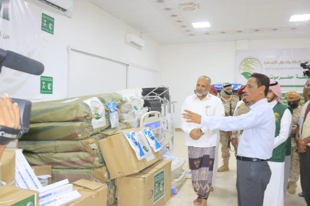 KSRelief volunteers prepare to distribute medical supplies to combat coronavirus in various governorates in Yemen. (SPA)